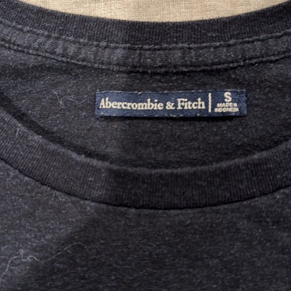 Abercrombie Women’s Tee shirt size small with the Beatles screen print - Picture 3 of 3